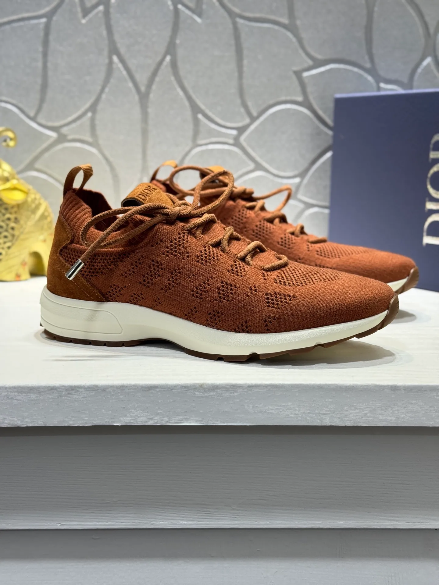 Men's shoes💰400【New style】🎠🎠Dior🔍Top purchasing agent🇮🇹 Di The new super-popular sneakers from the popular sneakers are synchronized with the new counters. The uppers are made of flying woven fabrics, and the logo logo on the tongue is perfectly reproduced with complex craftsmanship that is a must-have for fashionistas. The soles: the original soles are specially provided by the original factory, and the exclusive molded soles are super comfortable. The original factory orders, 🔍🔍multiple colors are available, you can go in and out of the counter at will, welcome to compare, a must-have for fashionable men. Code number: 38-44 (45 customized